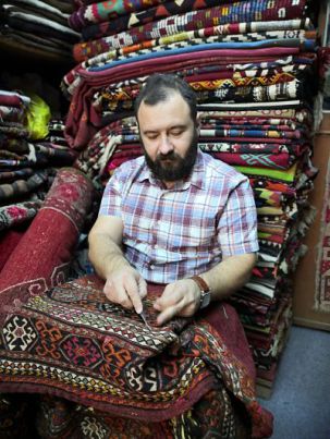 Gabriel performing antique rug repair on a Turkish silk carpet in Izmir, 2001 – expert rug restoration in action